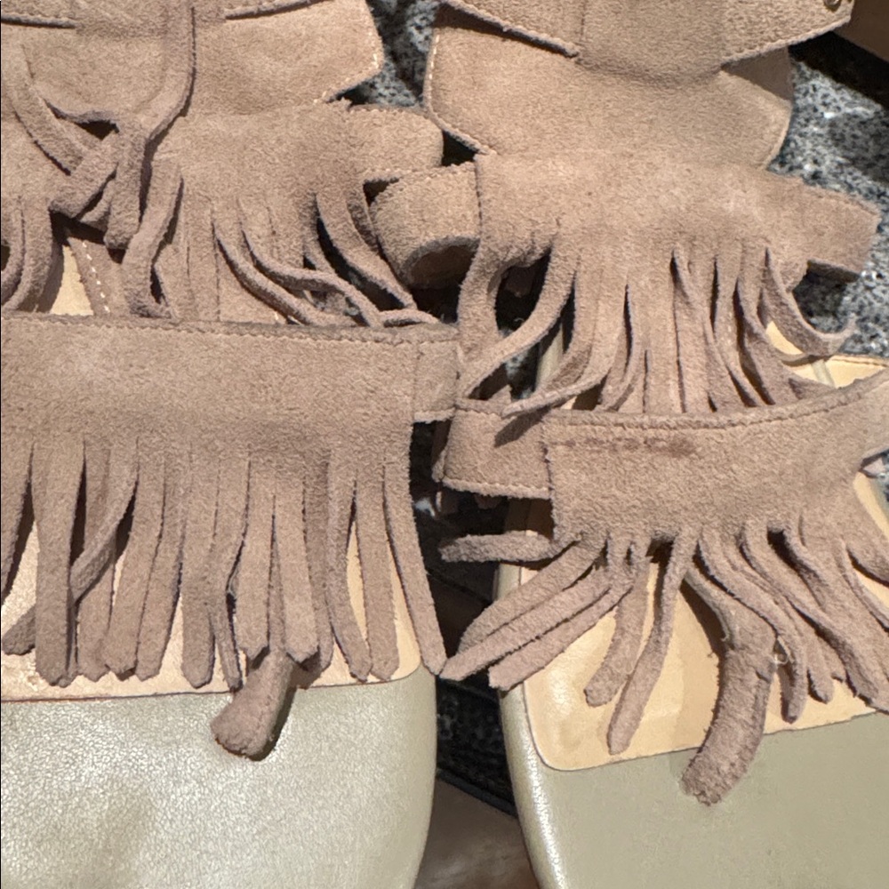Wonder Jessa leather Fringe Tan Sandals with gold buckles - Picture 6 of 6